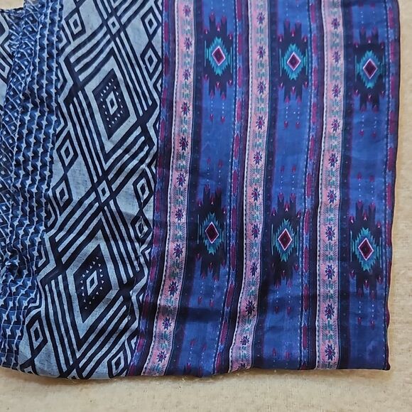 Sheer long scarf with Boho abstract print navy - Picture 3 of 4